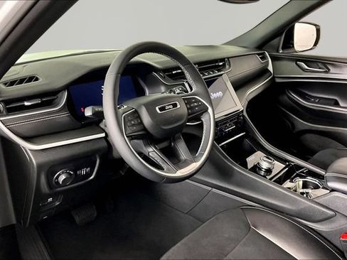 Used 2023 Jeep Grand Cherokee L Laredo RWD image 16