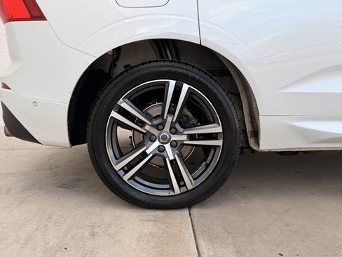 Used 2019 Volvo XC60 T5 Momentum w/ Multimedia Package image 33