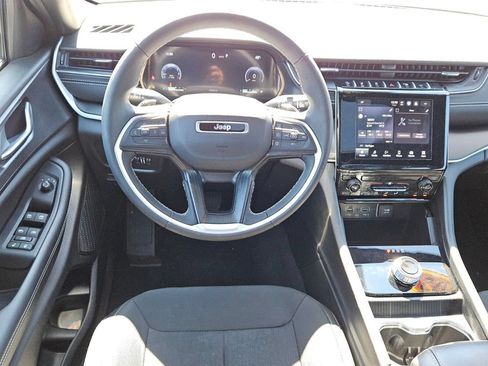 Used 2025 Jeep Grand Cherokee Laredo X AWD/4WD image 12