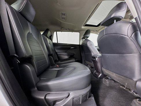 Certified 2024 Toyota Highlander XLE AWD/4WD image 28