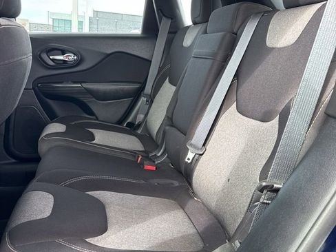 Used 2015 Jeep Cherokee Sport FWD image 17