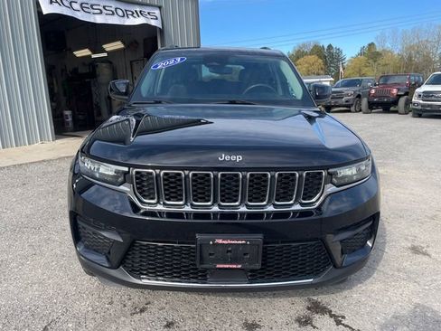 Used 2023 Jeep Grand Cherokee Laredo AWD/4WD image 2