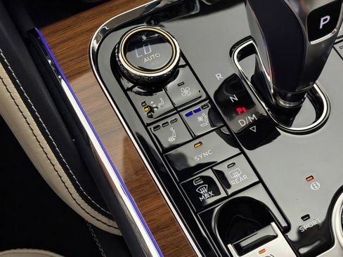 Used 2026 Bentley Flying Spur Plug-In Hybrid AWD/4WD image 41