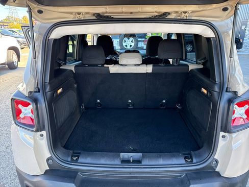 Used 2015 Jeep Renegade Latitude w/ Cold Weather Group II image 11