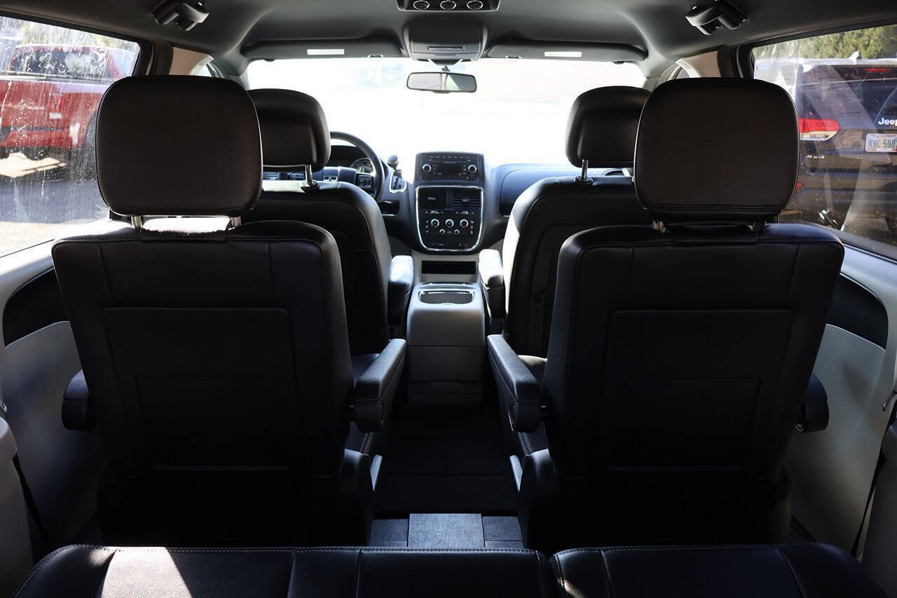 Used 2017 Dodge Grand Caravan SXT FWD image 10