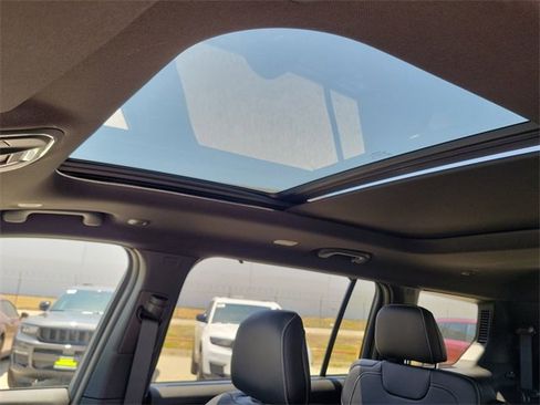 New 2025 Jeep Grand Cherokee L Limited w/ Luxury Tech Group II image 32