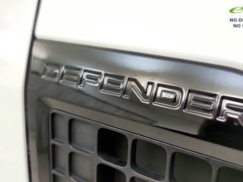 Used 2024 Land Rover Defender 130 X-Dynamic SE AWD/4WD image 31