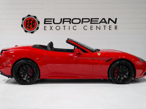 Used 2017 Ferrari California T RWD image 6
