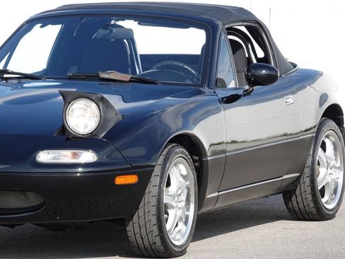 Used 1996 MAZDA MX-5 Miata RWD image 43