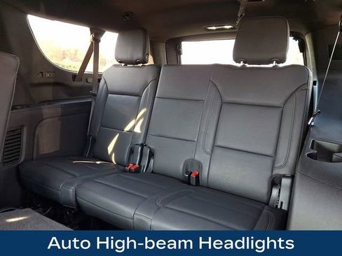 Used 2025 Chevrolet Suburban Z71 image 15
