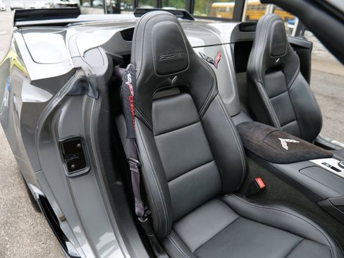 Used 2015 Chevrolet Corvette Z06 w/ 2LZ Preferred Equipment Group image 39