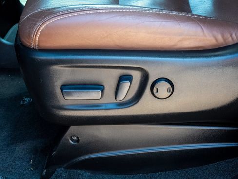 Used 2017 Toyota Sienna Limited Premium FWD image 36