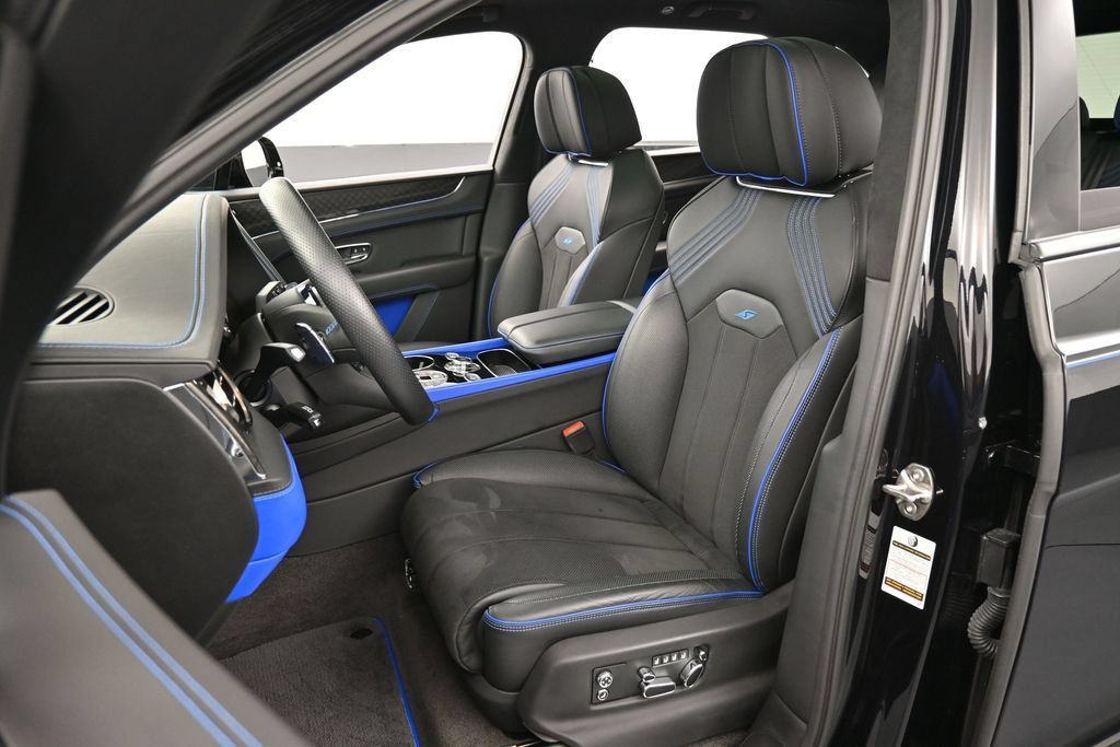 Certified 2025 Bentley Bentayga AWD/4WD image 5