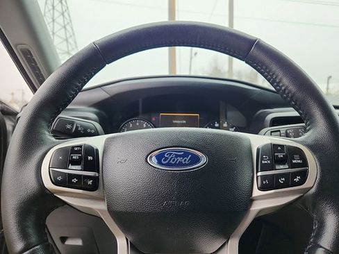 Used 2023 Ford Explorer XLT image 12