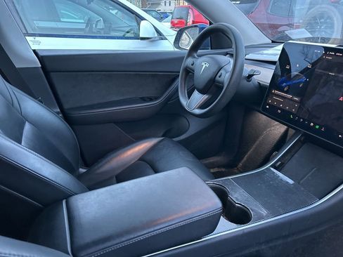 Used 2020 Tesla Model Y Long Range image 9