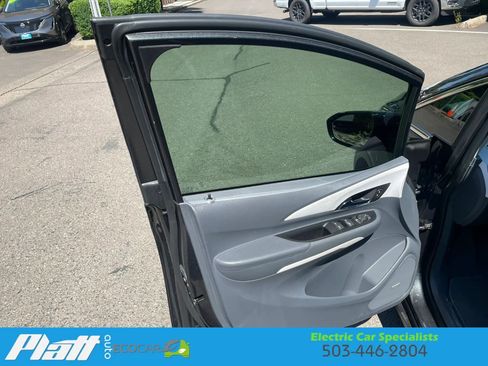 Used 2017 Chevrolet Bolt Premier w/ Driver Confidence II Package FWD image 21
