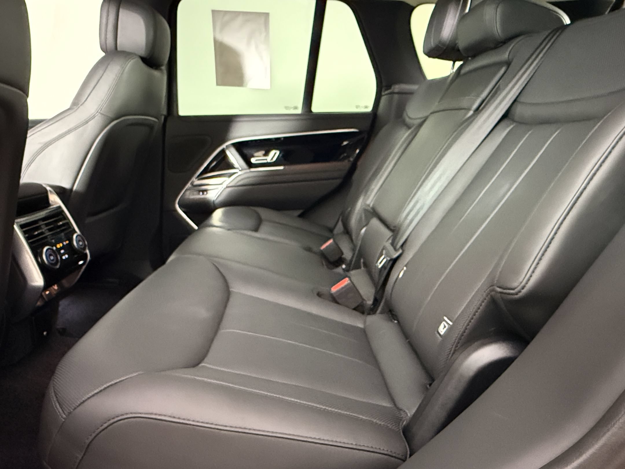 Used 2025 Land Rover Range Rover SE AWD/4WD image 21