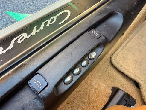 Used 2001 Porsche 911 Cabriolet image 28