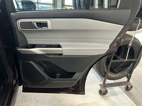 Used 2022 Ford Explorer XLT w/ Equipment Group 202A image 34