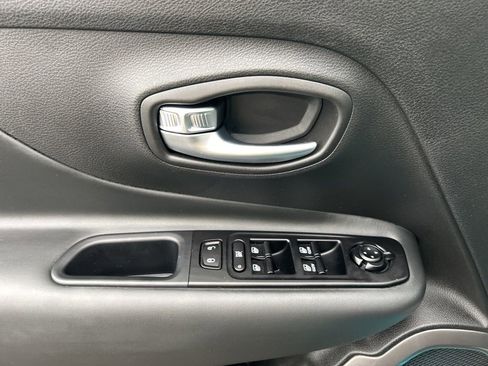 Used 2022 Jeep Renegade Latitude w/ Convenience Group image 10