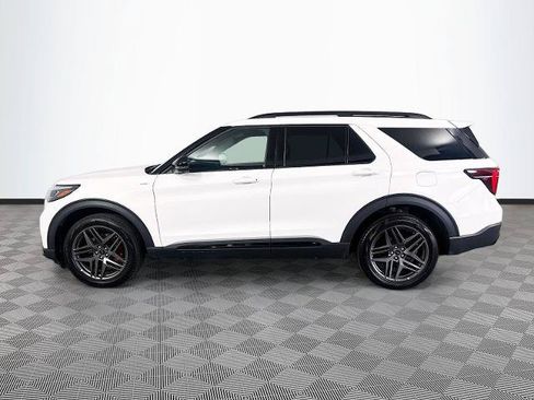 Certified 2025 Ford Explorer ST-Line w/ ST-Line Street Pack AWD/4WD image 4