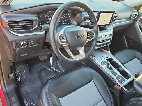 Used 2022 Ford Explorer XLT w/ Equipment Group 202A image 10