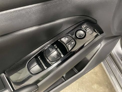 Used 2025 Nissan Altima 2.5 SL FWD image 13