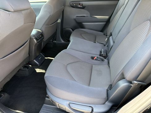 Certified 2024 Toyota Highlander LE AWD/4WD image 31