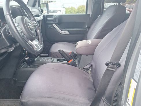 Used 2017 Jeep Wrangler Unlimited Rubicon AWD/4WD image 11