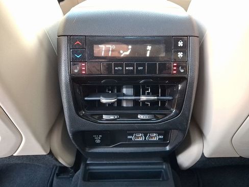 Used 2022 Jeep Grand Cherokee L Limited image 12