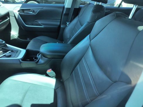 Used 2022 Toyota RAV4 XLE Premium image 3