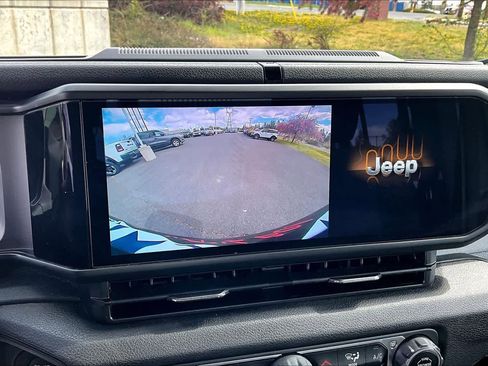 Used 2024 Jeep Wrangler Unlimited AWD/4WD image 27