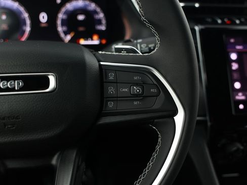 New 2025 Jeep Grand Cherokee Laredo image 18