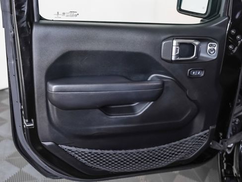 Used 2019 Jeep Wrangler Unlimited Sport S image 24