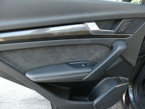 Used 2019 Audi SQ5 Premium Plus w/ Premium Plus Package image 45