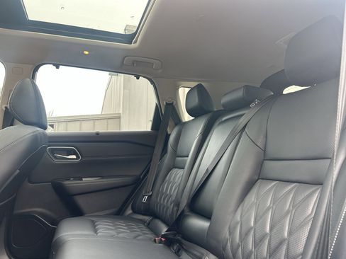 Used 2022 Nissan Rogue Platinum w/ Head-Up Display Package image 12