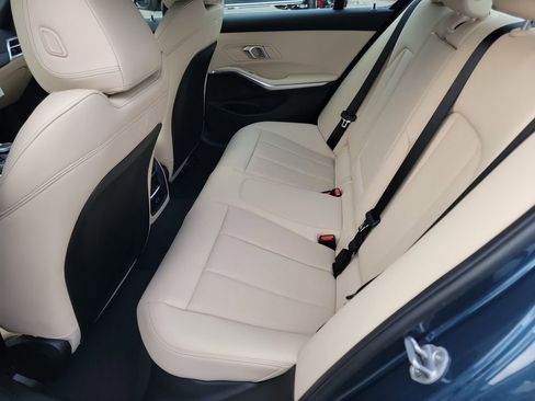 Used 2025 BMW 330i xDrive Sedan w/ Convenience Package image 9