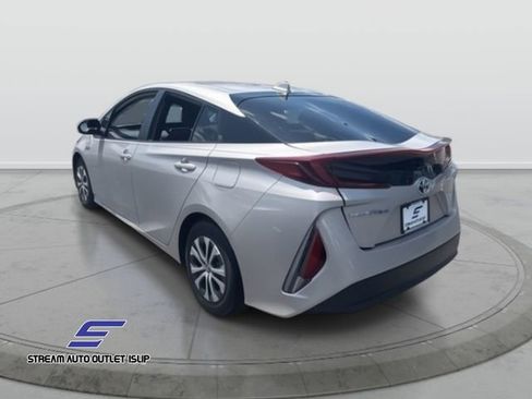 Used 2022 Toyota Prius Prime LE image 4