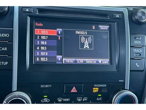 Used 2014 Toyota Camry SE image 19