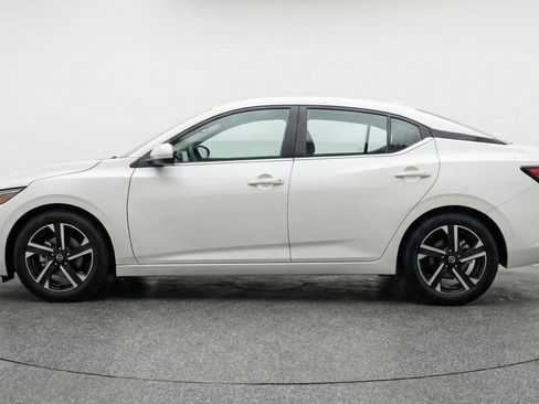 Used 2025 Nissan Sentra SV FWD image 4