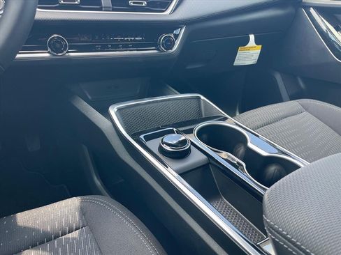 New 2027 Chevrolet Equinox LT w/ Safety and Technology Package FWD image 18