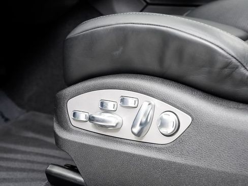 Certified 2026 Porsche Macan AWD/4WD image 11