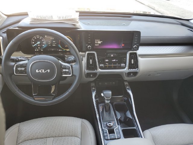 Used 2023 Kia Sorento SX AWD/4WD image 11