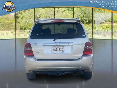 Used 2005 Toyota Highlander 2WD V6 w/ 3rd Row image 9
