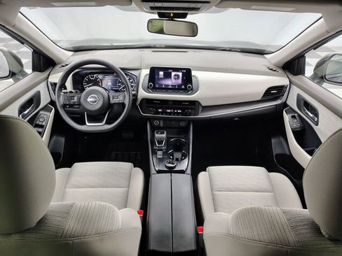 Used 2023 Nissan Rogue SV AWD/4WD image 2