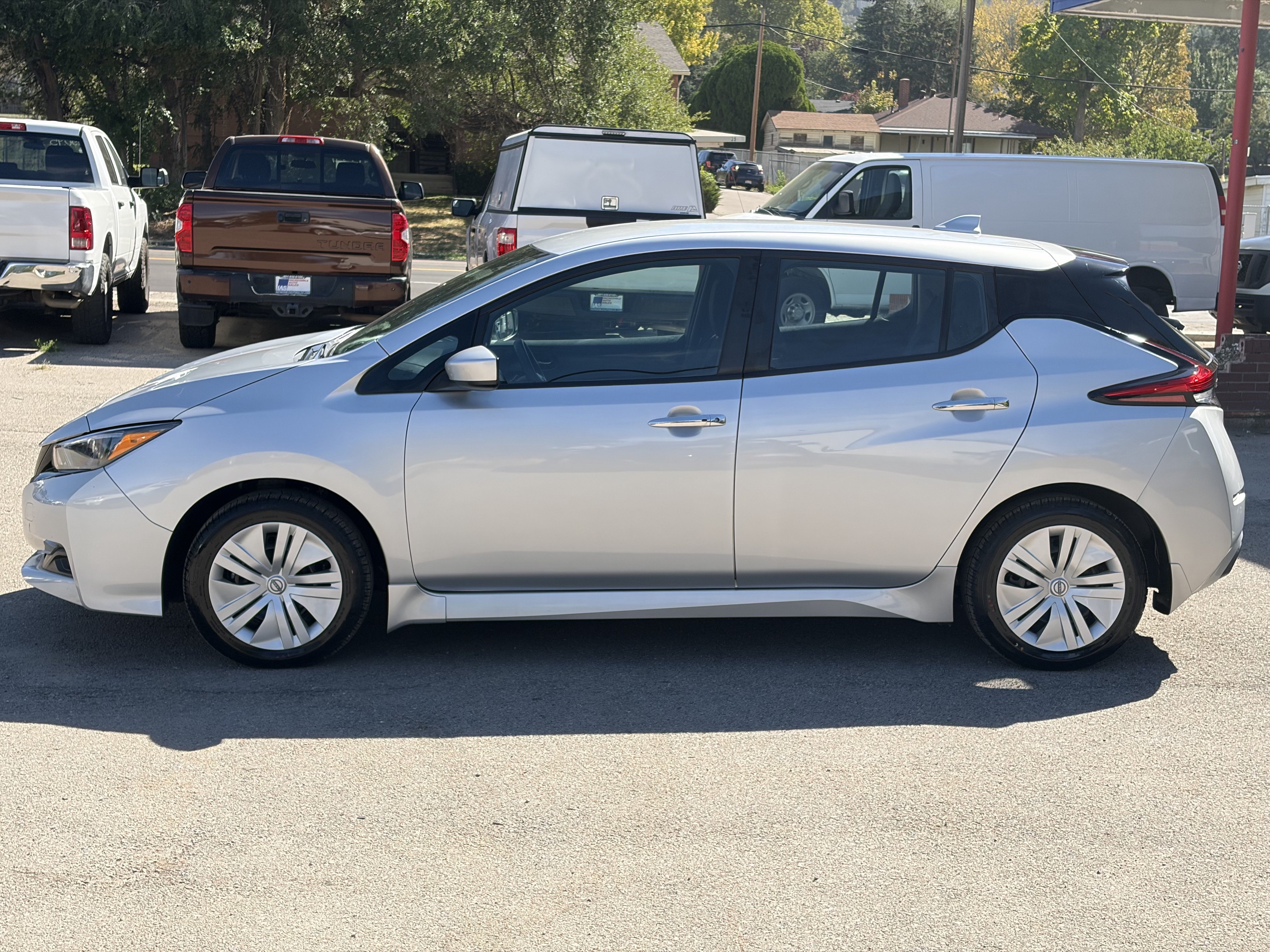Used 2025 Nissan Leaf S FWD image 3