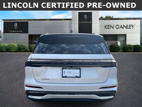 Used 2025 Lincoln Nautilus Reserve w/ Jet Appearance Package image 4