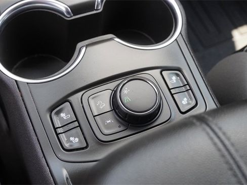 Used 2022 GMC Terrain SLT w/ LPO, Floor Liner Package image 26