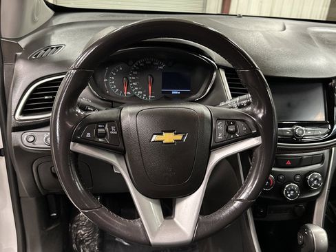 Used 2022 Chevrolet Trax LT w/ Redline Edition image 7