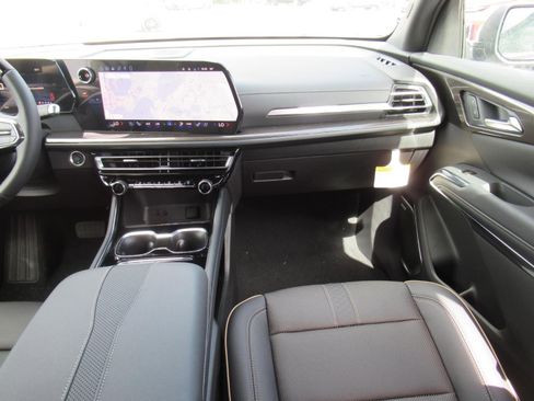 New 2026 Chevrolet Traverse High Country FWD image 14